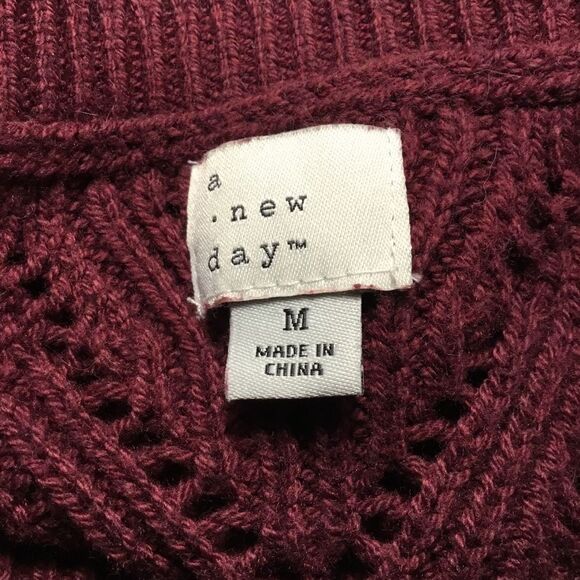 Burgundy round neck knitted sweater vertical patterns size Medium rolled cuffs - Picture 7 of 8